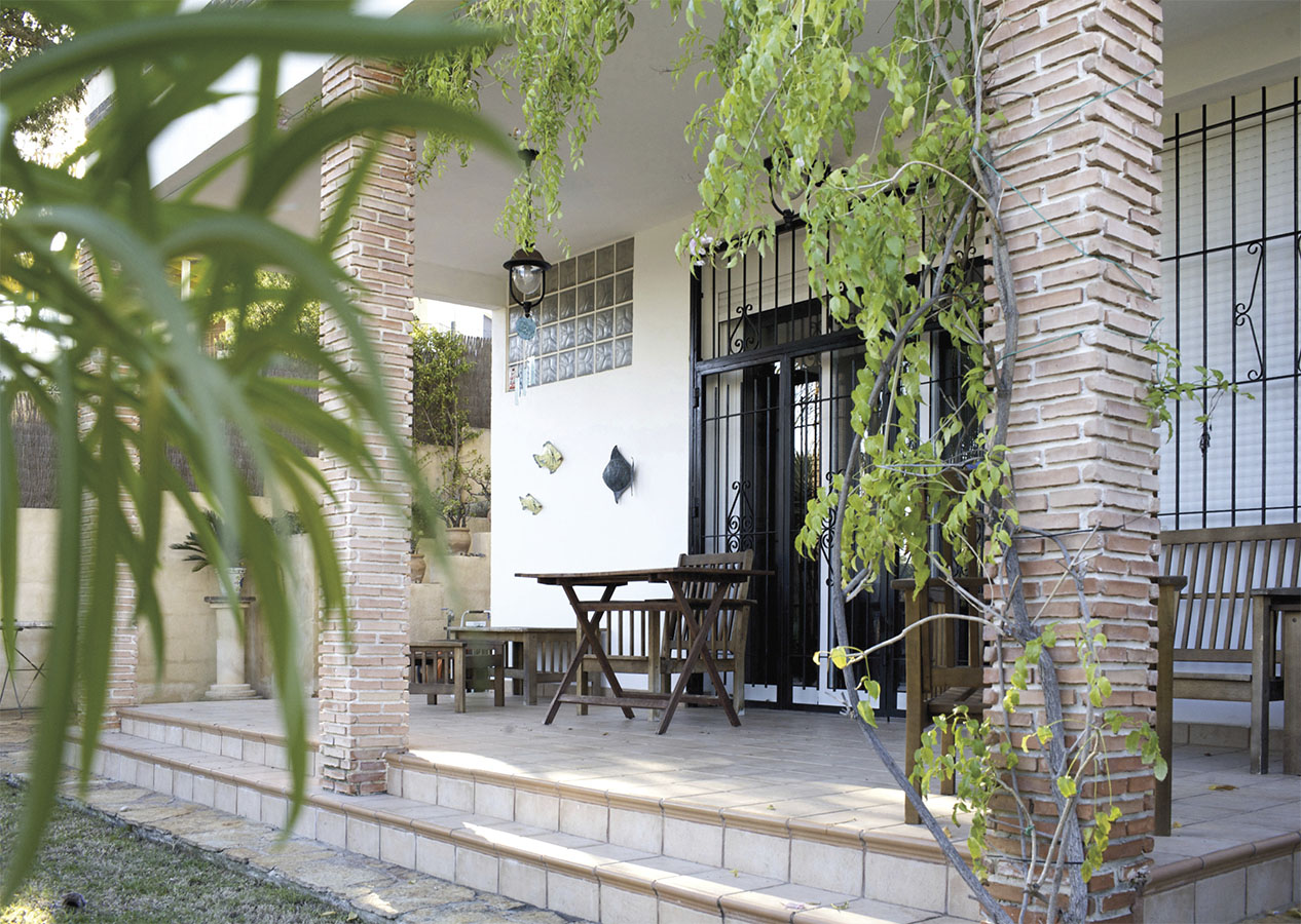 Casa Coveta luxury refurbishment facade and garden, Campello Alicante