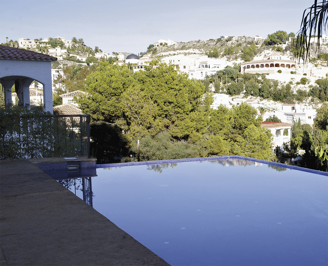 Casa Coveta luxury refurbishment  swimming pool and garden, Campello Alicante