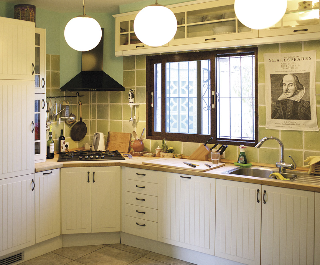 Casa Coveta luxury refurbishment rustic kitchen, Campello Alicante