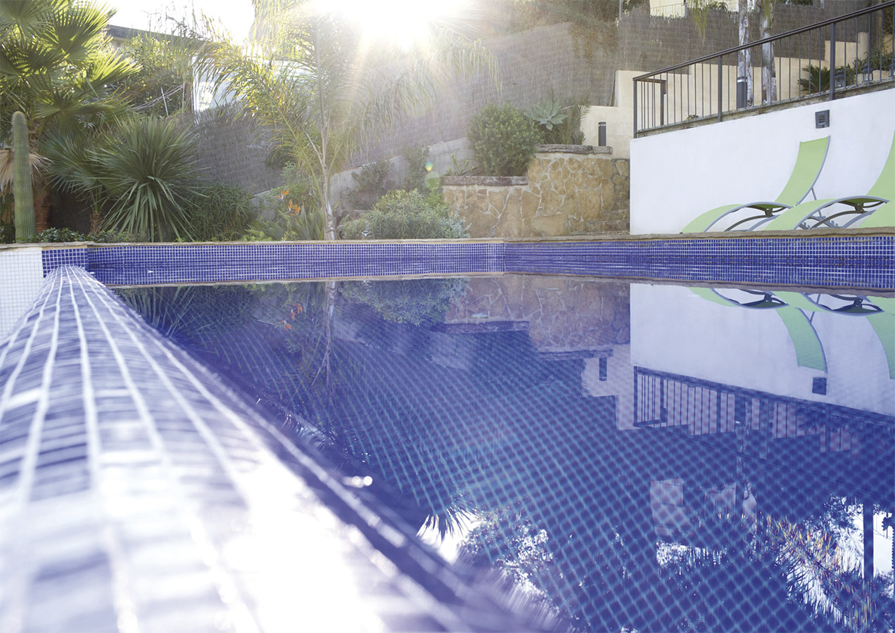 Casa Coveta luxury refurbishment infinity swimming pool and garden, Campello Alicante