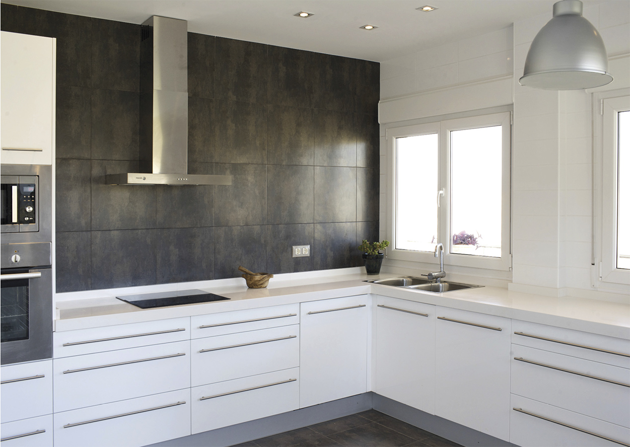 Villa Bussot luxury amrican kitchen white bathroom, new building, Alicante, Bussot